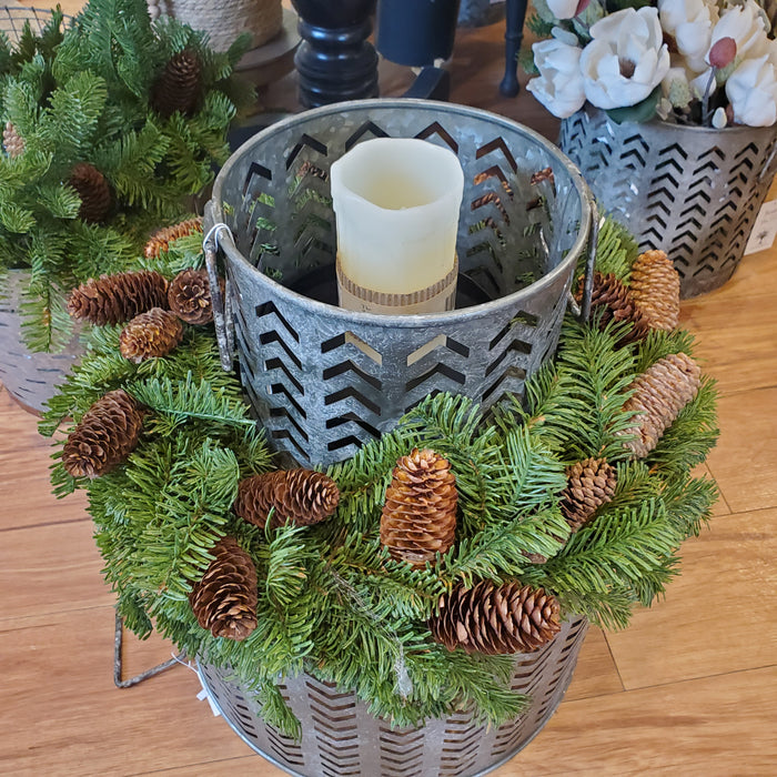 24" Hemlock Pine Wreath w/ Pinecones