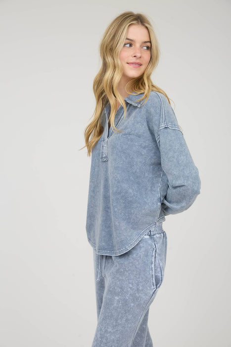 Soft oversized knit pullover with collar and vintage acid wash texture