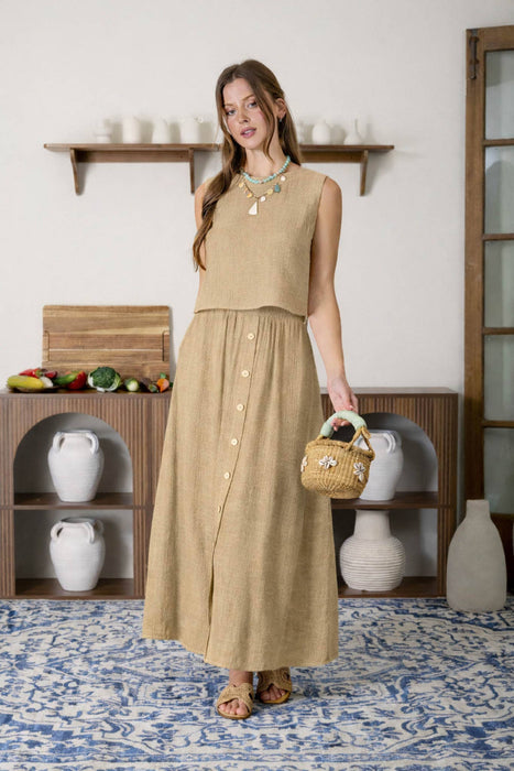 TEXTURED SLEEVELESS BACK BUTTON DETAIL TOP