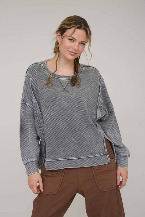 Regular & Plus Sizes Blu Pepper Women’s Sweatshirt Exposed Seam Side Slit Knit Top – Washed Casual Long Sleeved