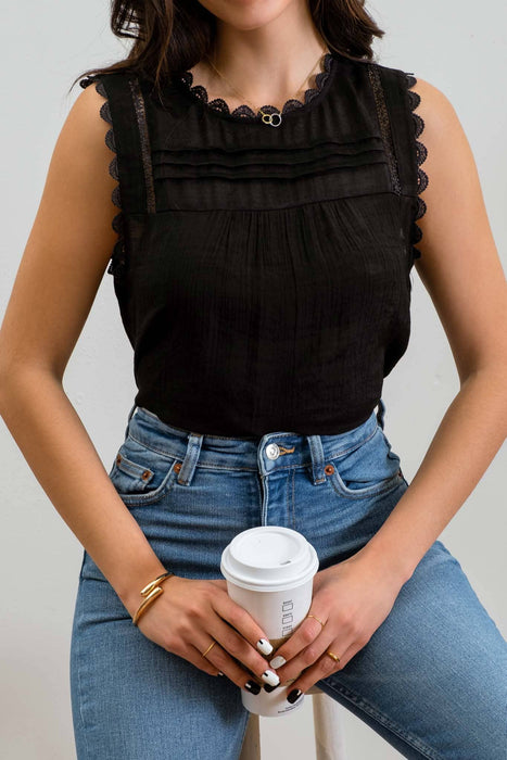 SLEEVELESS LACE EDGE WOVEN TOP