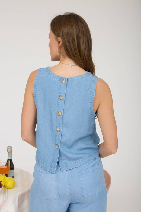 BACK BUTTON SLEEVELESS CHAMBRAY TOP