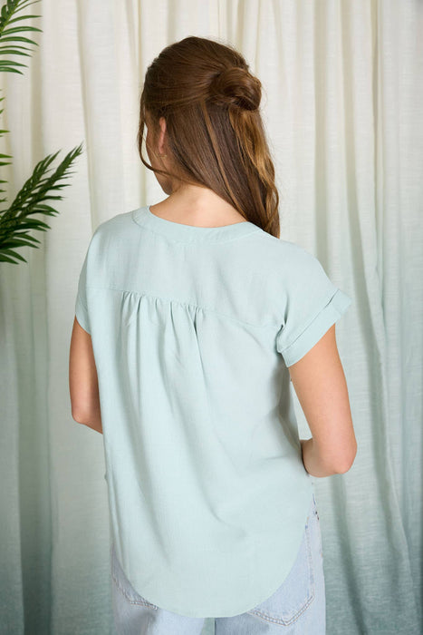 CUFFED SLEEVE BUTTON DOWN LIGHTWEIGHT TOP