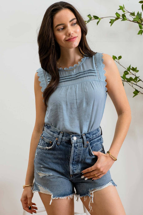 SLEEVELESS LACE EDGE WOVEN TOP: LIGHT FUCHSIA