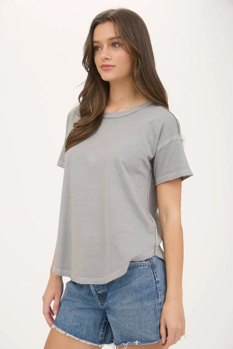 Relaxed fit exposed seam t shirt casual summer outfit