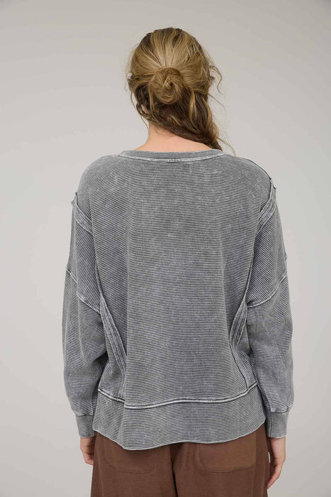 Regular & Plus Sizes Blu Pepper Women’s Sweatshirt Exposed Seam Side Slit Knit Top – Washed Casual Long Sleeved