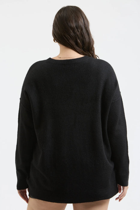 Women’s plus size knit sweater in black – cozy crew neck top