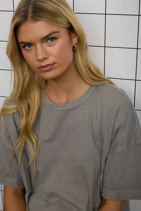 WASHED EXPOSED SEAM RELAXED KNIT T-SHIRT