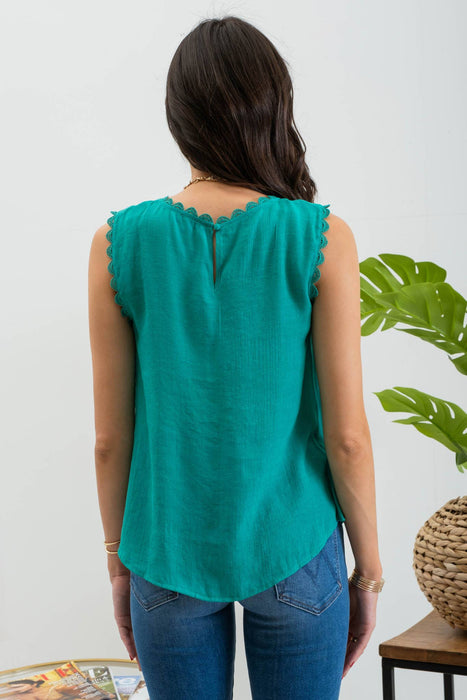 SLEEVELESS LACE EDGE WOVEN TOP: LIGHT FUCHSIA