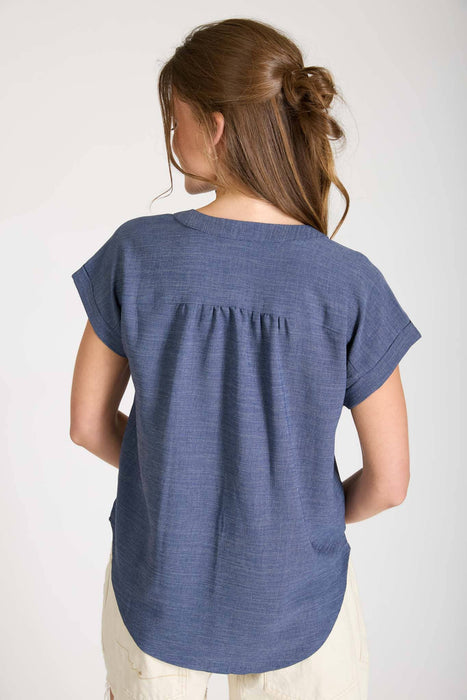 CUFFED SLEEVE BUTTON DOWN LIGHTWEIGHT TOP