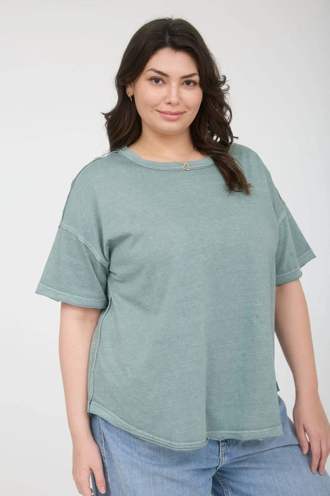 Exposed seam detail cotton tee plus size laid back outfit