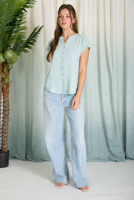 CUFFED SLEEVE BUTTON DOWN LIGHTWEIGHT TOP