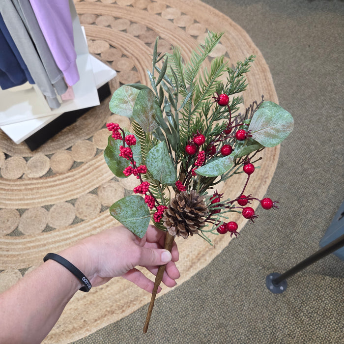 16" Mix Pine Spray With Red Berry